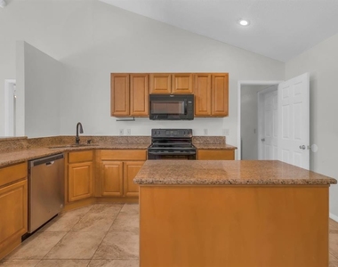 3152 S Horizon Place - Photo Thumbnail 12