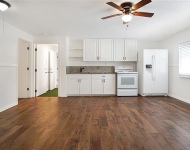 608 Dundee Road - Photo Thumbnail 10