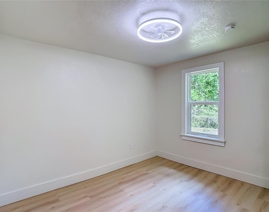 7706 E 25th Avenue - Photo Thumbnail 21