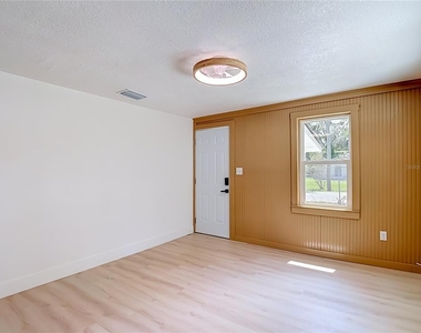 7706 E 25th Avenue - Photo Thumbnail 11