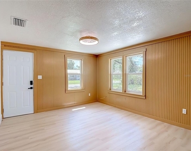 7706 E 25th Avenue - Photo Thumbnail 10