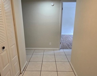 3321 Sw 34th Avenue Circle - Photo Thumbnail 9
