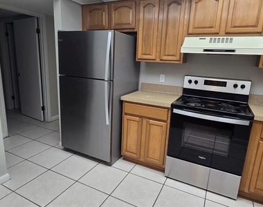 3321 Sw 34th Avenue Circle - Photo Thumbnail 2