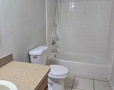 3321 Sw 34th Avenue Circle - Photo Thumbnail 7