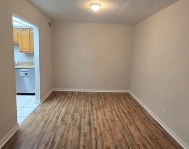 3321 Sw 34th Avenue Circle - Photo Thumbnail 6