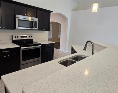6475 Sw 51st Terrace - Photo Thumbnail 2