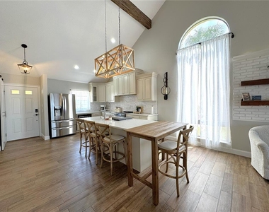363 Nw 14th Place - Photo Thumbnail 7