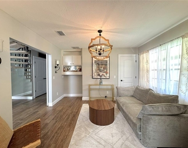 363 Nw 14th Place - Photo Thumbnail 3