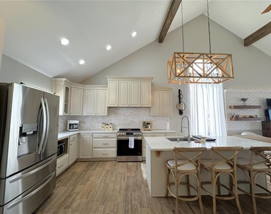 363 Nw 14th Place - Photo Thumbnail 6