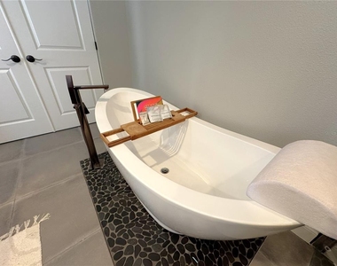 363 Nw 14th Place - Photo Thumbnail 27