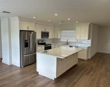 136 Nw 82nd Court - Photo Thumbnail 8