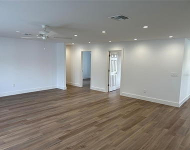 136 Nw 82nd Court - Photo Thumbnail 5