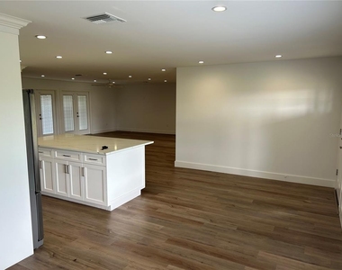 136 Nw 82nd Court - Photo Thumbnail 9
