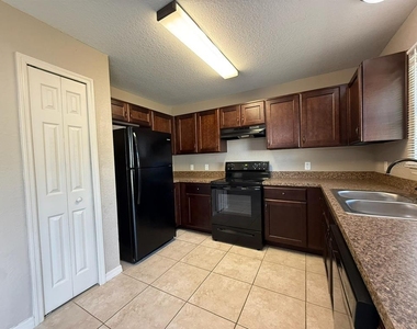 5663 Nw 57th Street - Photo Thumbnail 5