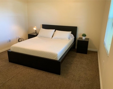 5386 Ne 12th Avenue - Photo Thumbnail 11