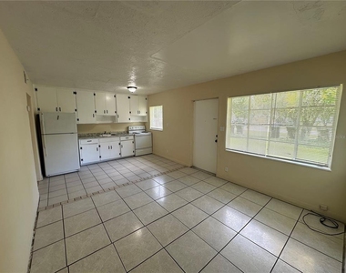 1936 Rose Boulevard - Photo Thumbnail 2
