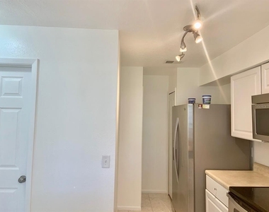 2966 S Semoran Boulevard - Photo Thumbnail 2