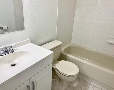 2966 S Semoran Boulevard - Photo Thumbnail 10