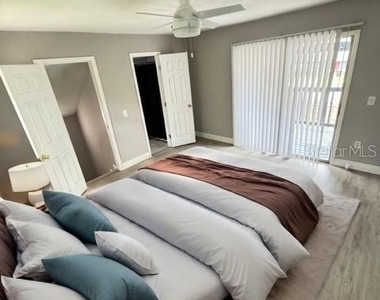 7803 Rose Avenue - Photo Thumbnail 10