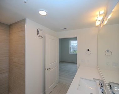 5563 Millenia Park Blvd - Photo Thumbnail 9