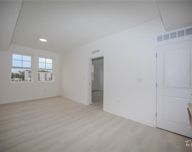 5563 Millenia Park Blvd - Photo Thumbnail 6