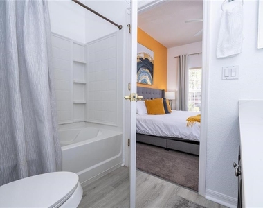 2433 Caravelle Circle - Photo Thumbnail 10