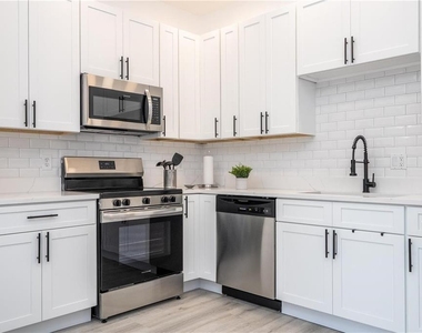 2433 Caravelle Circle - Photo Thumbnail 16
