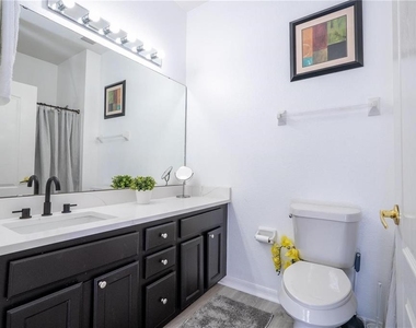 2433 Caravelle Circle - Photo Thumbnail 9