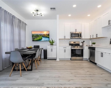 2433 Caravelle Circle - Photo Thumbnail 14
