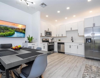 2433 Caravelle Circle - Photo Thumbnail 15