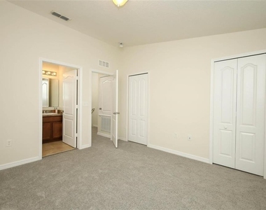 5221 Windsor Lake Circle - Photo Thumbnail 14