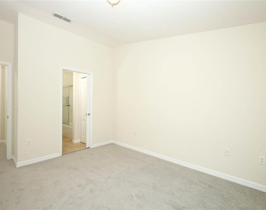 5221 Windsor Lake Circle - Photo Thumbnail 11