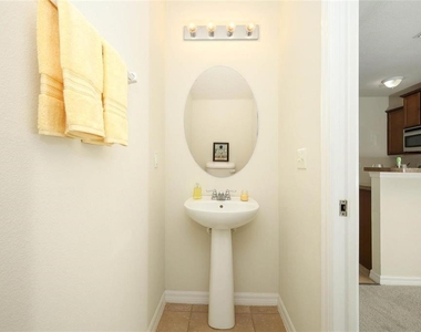5221 Windsor Lake Circle - Photo Thumbnail 8