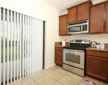 5221 Windsor Lake Circle - Photo Thumbnail 7
