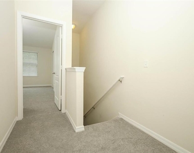 5221 Windsor Lake Circle - Photo Thumbnail 9