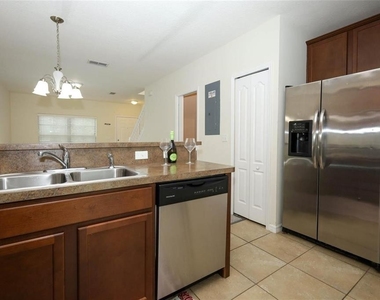 5221 Windsor Lake Circle - Photo Thumbnail 5