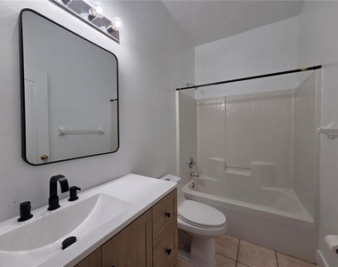 4908 Waterside Pointe Circle - Photo Thumbnail 21