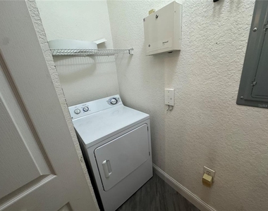 6149 Metrowest Boulevard - Photo Thumbnail 9