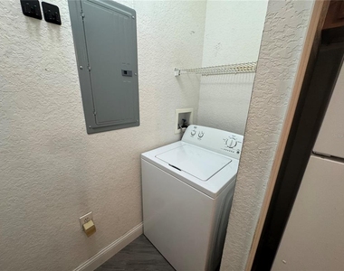 6149 Metrowest Boulevard - Photo Thumbnail 8