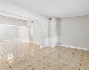 255 Ashwood Drive - Photo Thumbnail 3
