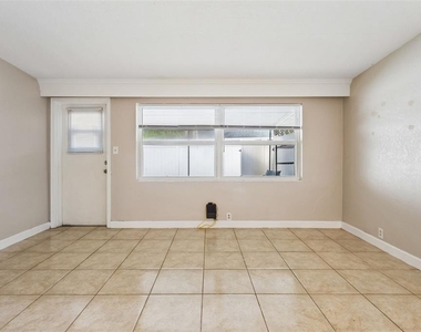 255 Ashwood Drive - Photo Thumbnail 2