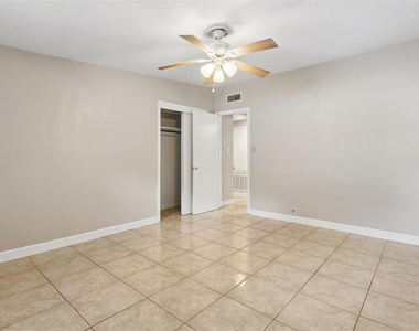 255 Ashwood Drive - Photo Thumbnail 11
