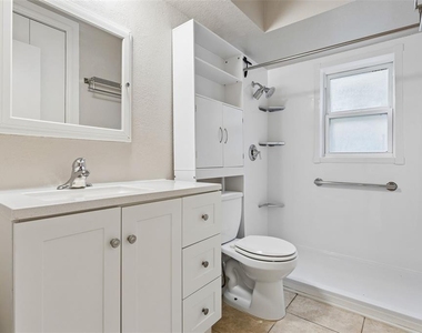 255 Ashwood Drive - Photo Thumbnail 14