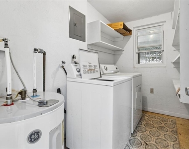 255 Ashwood Drive - Photo Thumbnail 15