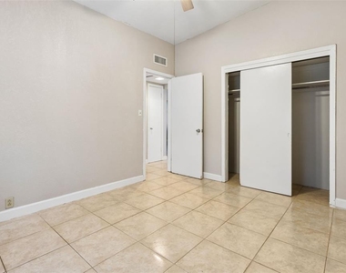 255 Ashwood Drive - Photo Thumbnail 10