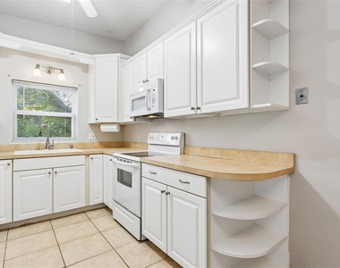 255 Ashwood Drive - Photo Thumbnail 9