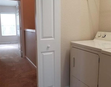 822 Shropshire Loop - Photo Thumbnail 7