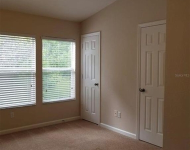 822 Shropshire Loop - Photo Thumbnail 3