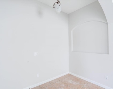 9983 Brodbeck Boulevard - Photo Thumbnail 7
