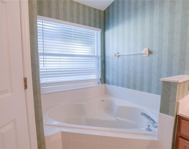 9983 Brodbeck Boulevard - Photo Thumbnail 22